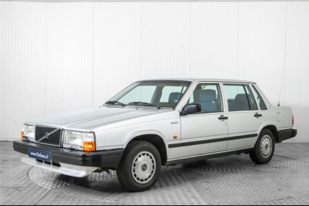 Volvo 740  thumbnail 1