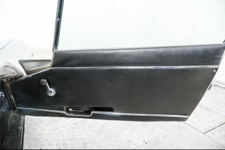 Jaguar E-Type 4.2 coupe thumbnail 33