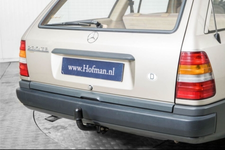 Mercedes-Benz 230TE Combi  thumbnail 27