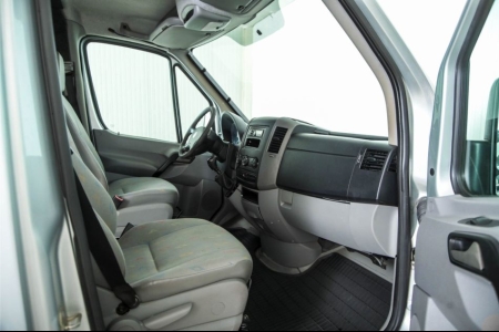 Volkswagen Crafter 30 2.5 TDI L2H1 DC Trendline airco thumbnail 12