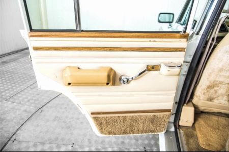 Jeep Wagoneer 5.9 V8 Limited Wagon thumbnail 40
