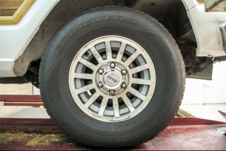 Jeep Wagoneer 5.9 V8 Limited Wagon thumbnail 59
