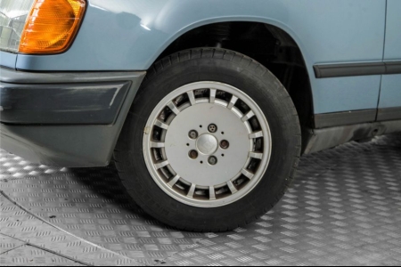 Mercedes-Benz E-Klasse 200-500 230 E LPG . thumbnail 4