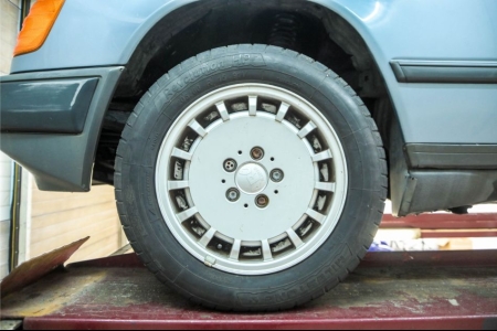 Mercedes-Benz E-Klasse 200-500 230 E LPG . thumbnail 53