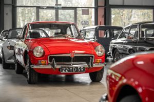 MG B in de showroom @hofman.nl