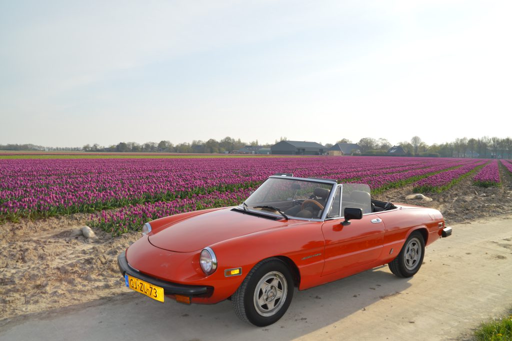 Marije Bouwhuis en Martin Knol - Alfa Romeo 2000 Spider 1982