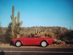 1990 Eelco Hofman in Fiat Spider in de woestijn Arizona USA @hofman.nl