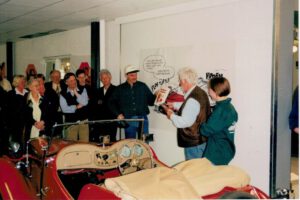 Opening showroom Hofman Leek 7-5-1999 door Jan Kruis (van Jan, Jans en de kinderen)