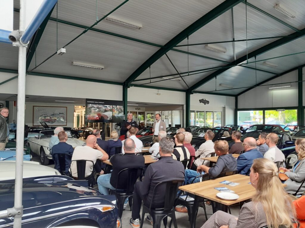 Groep verzekeraars te gast