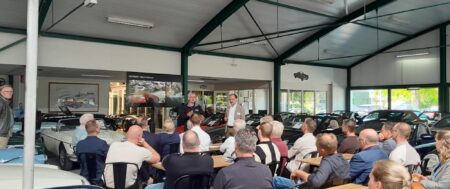 Groep verzekeraars te gast