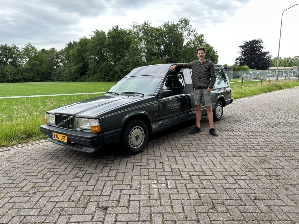 Rowan Paas - Volvo 740 2.3 begrafenisauto uit 1987