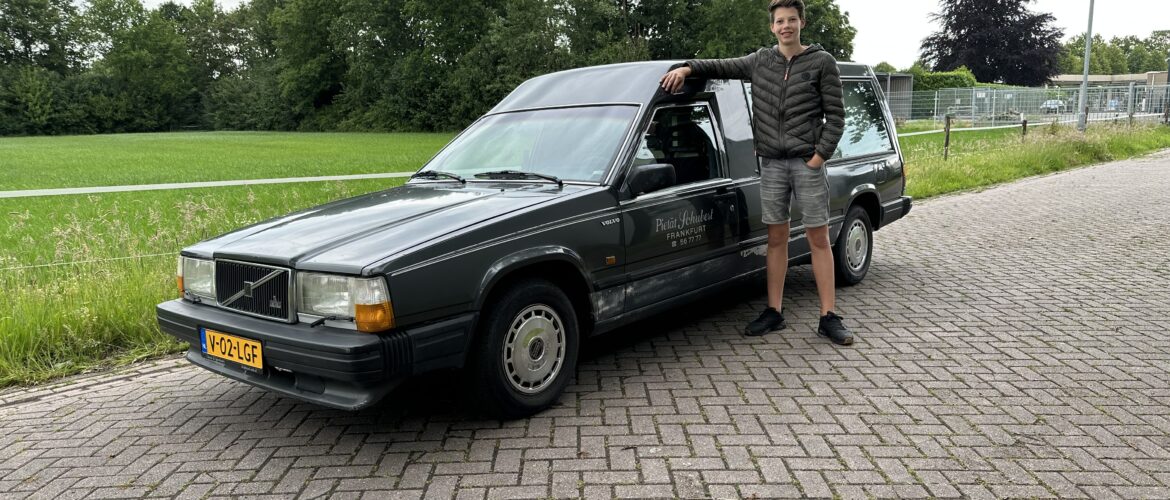Rowan Paas – Volvo 740 2.3 begrafenisauto uit 1987