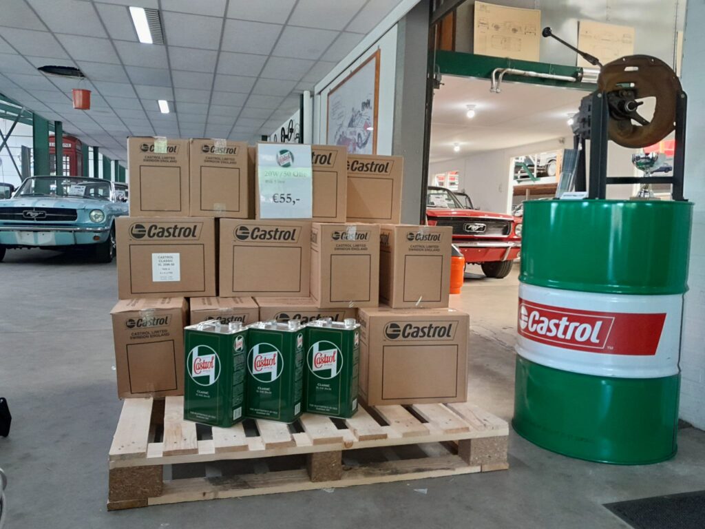Castrol 20W50 Classic olie in 5 liter blik € 55,- incl.