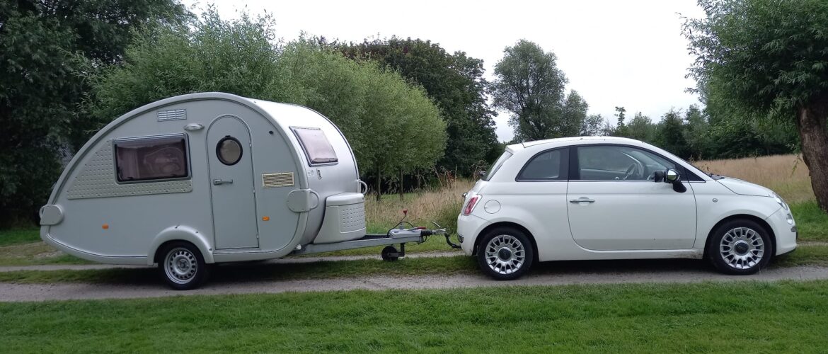 Roelf en Margje Reitsema – Fiat 500 uit 2010 met T@B 320 caravan