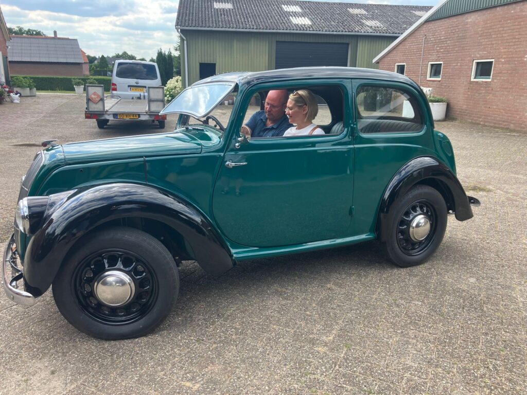 Patrick en Annet Kolkman - Morris Eight series E uit 1939