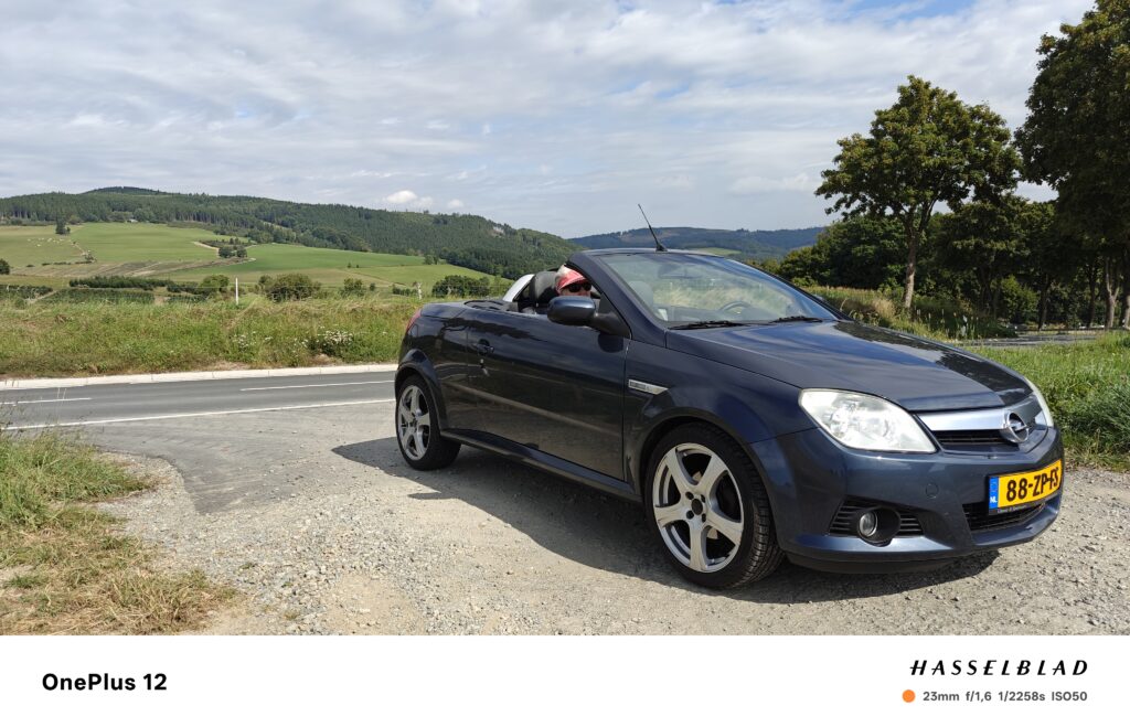 Johanna en Lucas - Opel Tigra Twintop