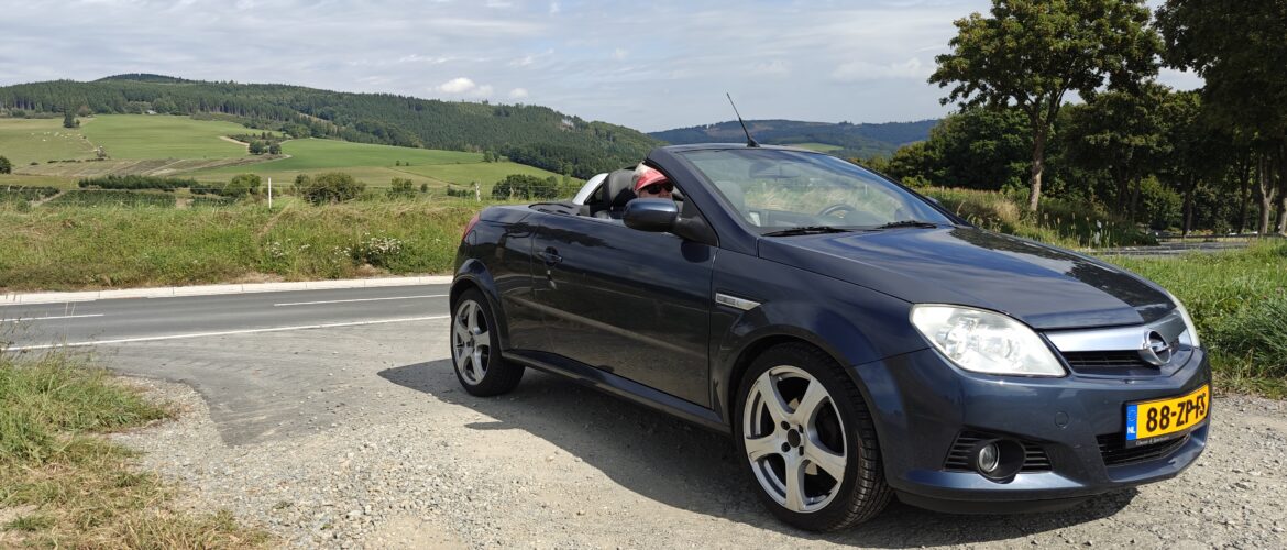 Johanna en Lucas – Opel Tigra Twintop