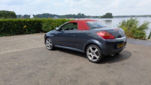 Johanna en Lucas - Opel Tigra Twintop