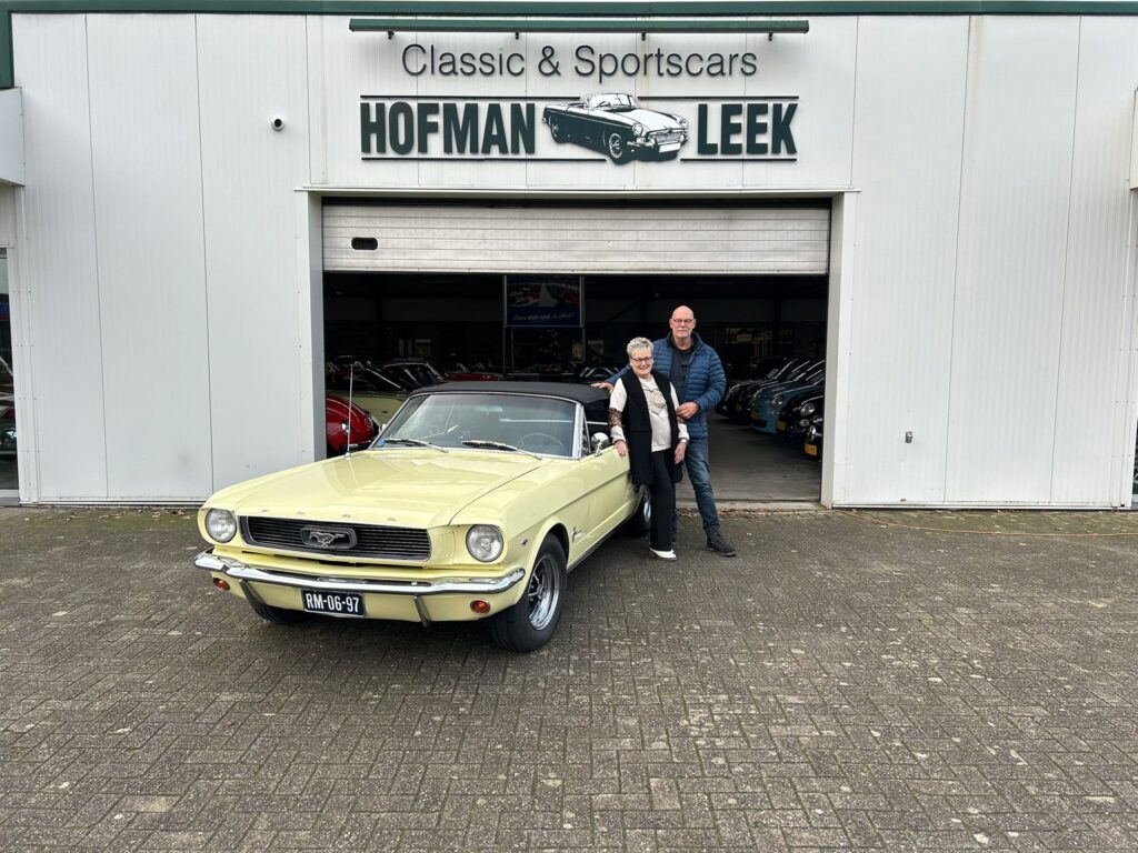 Dhr. en Mevr. in 't Hout - Ford Mustang cabrio 1966