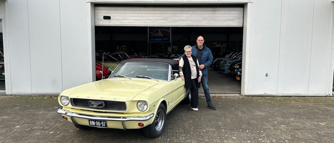 Dhr. en Mevr. in ‘t Hout – Ford Mustang cabrio 1966