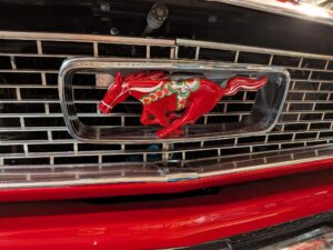 Dalarna horse Ford Mustang
